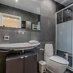 Apartment The Collection - Cozy And Bright 3bd By Gran Via Barcelona